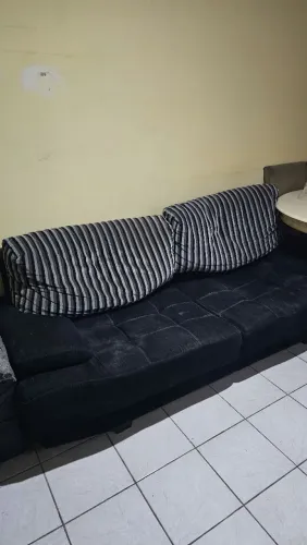 Sofá preto 2 lugares