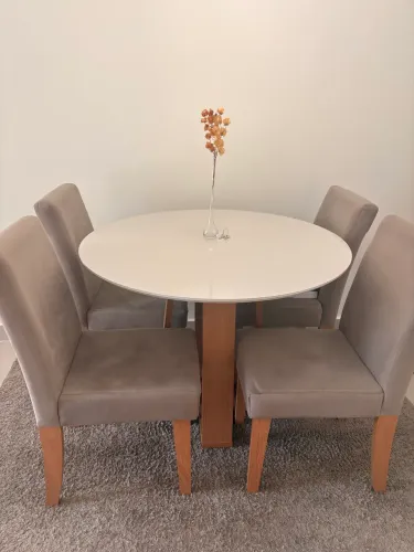 Mesa de jantar 3 meses de uso