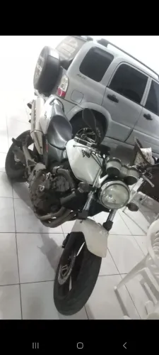 Hornet branca novinha