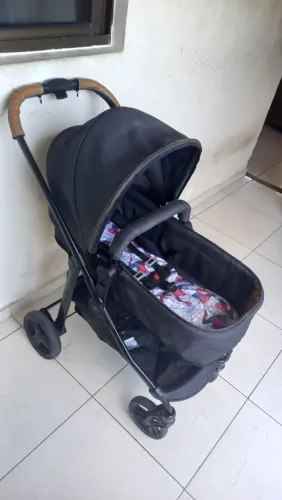CARRINHO VIRA BERÇO COM RODAS GRANDE EM OTIMO ESTADO
