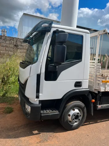 IVECO Tector 11-190 2024/25 - 40.000 km - Com Carroceria Mambrini 2025 