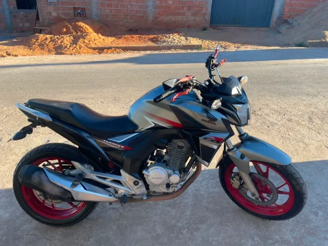 Vendo CB TWISTER 2018 ou troco em Palio completo