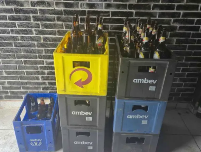 Caixas de cerveja 600 com os cascos