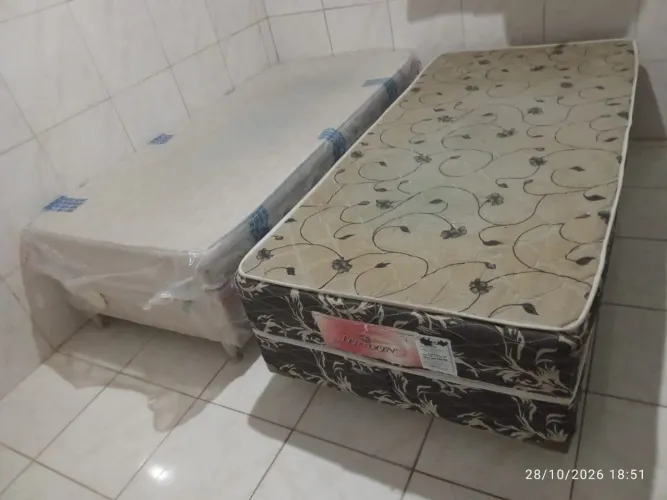 Vende-se duas camas tamanho solteiro