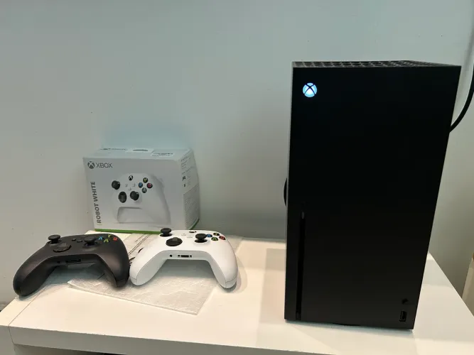 Xbox série X 1T na caixa