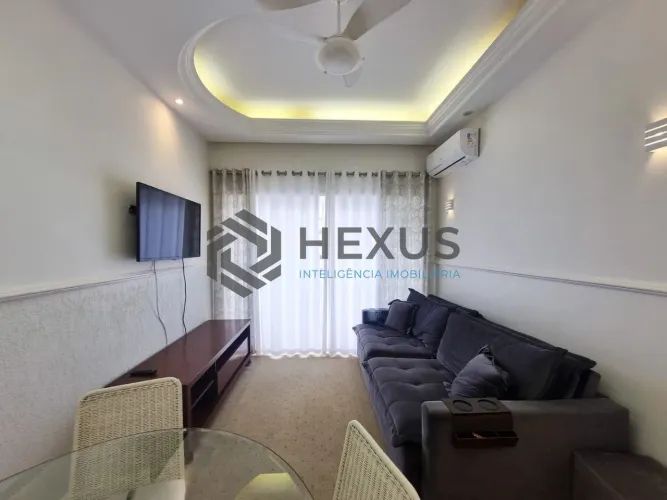 Apartamento reformado na quadra mar da Praia das Pitangueiras, Guaruja
