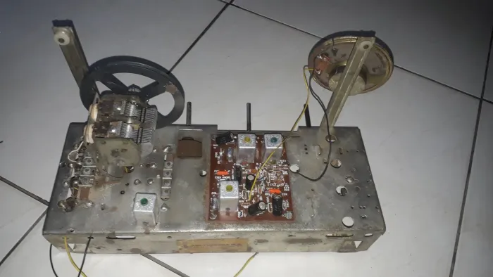 Chassis de radio antigo semp funcionando 