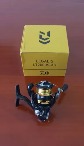 Molinete ultralight Daiwa Legalis LT 2000S-XH