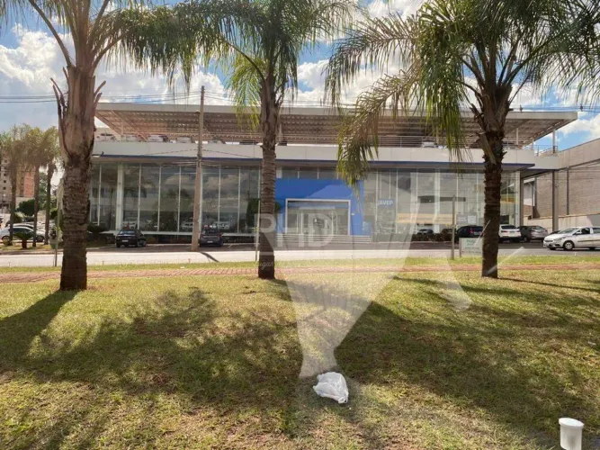 Comercial de Grande Porte com 10.400 m², Frente para 3 Ruas e Pátio para 200 Veículos - Ri
