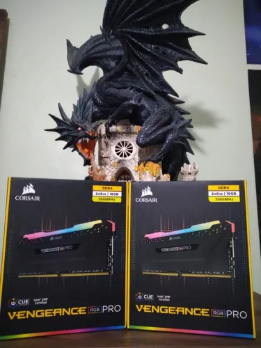 Memória DDR4 16GB 2x 8GB Corsair 2666Mhz Lacrada