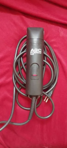 Vende máquina de tosa andis vai com 1 lâmina 10 um guia pequeno e 1 grande 1.050