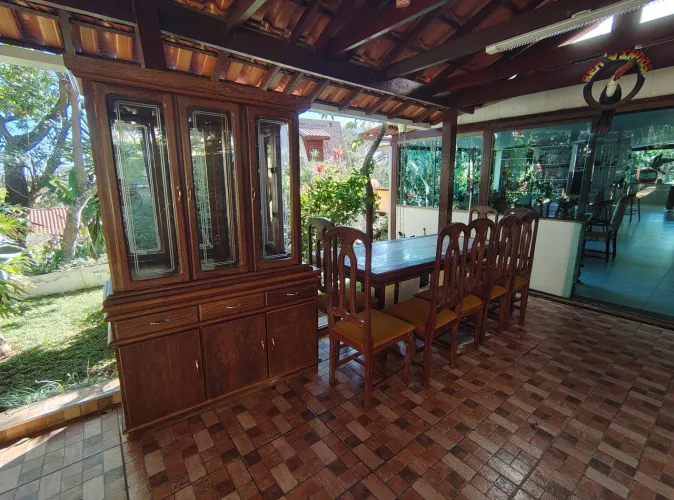 CRISTALEIRA E MESA MACIÇA DE SUCUPIRA