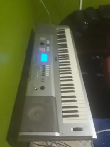 Teclado yamaha DGX 230 6 oitavas