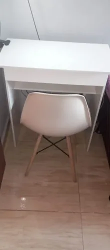Escrivaninha e cadeira
