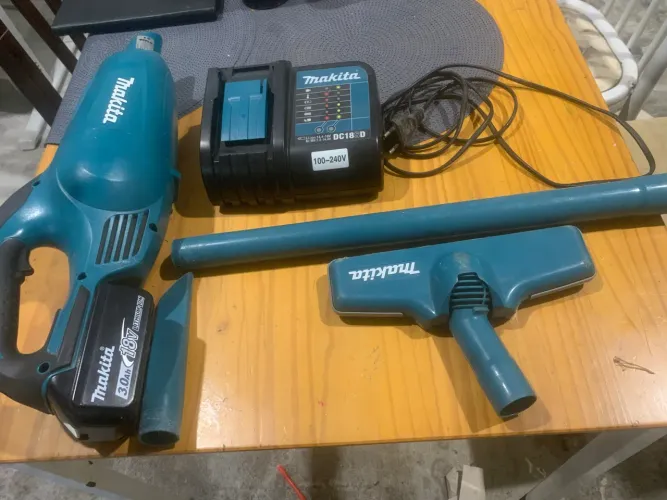 Aspirador de Pó Makita DCL180 18V + Bateria 3Ah + Carregador Original - Kit Completo