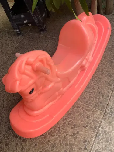 Cavalo de plástico de balanço 