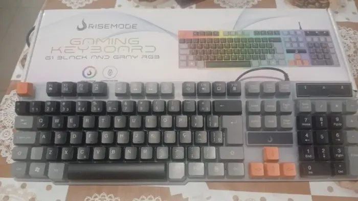 Teclado Rise Mode Gray semi mecânico RGB , novo lacrado na caixa.