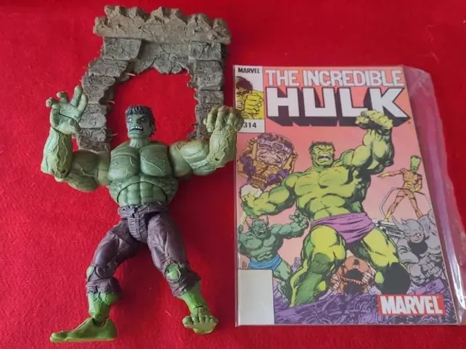 Action figure Hulk Marvel Legends com gibi - 2002