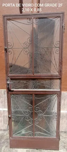 Porta de ferro com vidros (Sem marco)