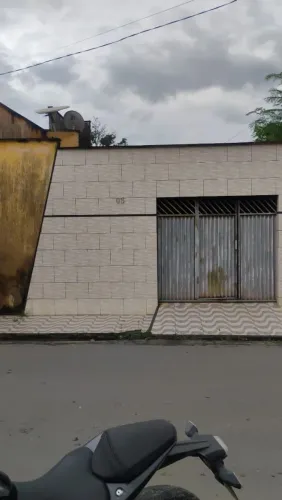 Casa documentada e reformada .
