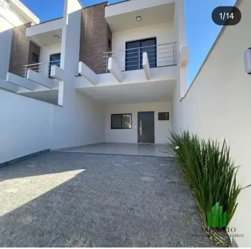 Casa à Venda com 3 Dormitórios e Suíte em Costa e Silva, Joinville