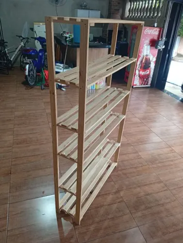 Vende-se prateleira