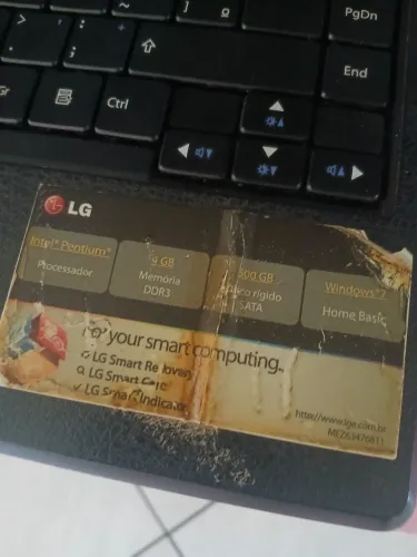 Notebook usado ele precisa de conserto a tela fica escura está com ssd 120 gb