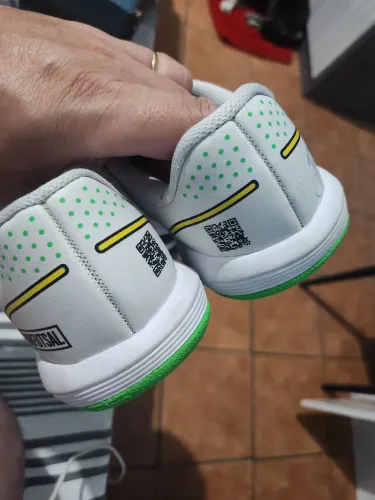 Chuteira campo e salão!! Umbro