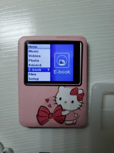 MP3 PLAYER || PERFEITO, COM REVESTIMENTO DE HELLO KITTY + ACESSÓRIOS
