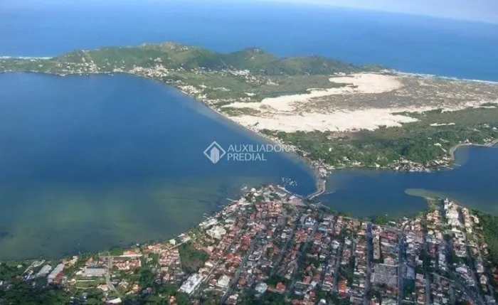 Área de 10.000m2 no bairro Lagoa da Conceiçao