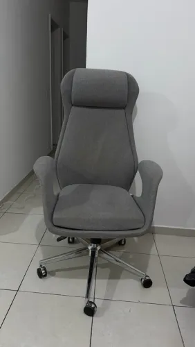 Cadeira de escritório cinza