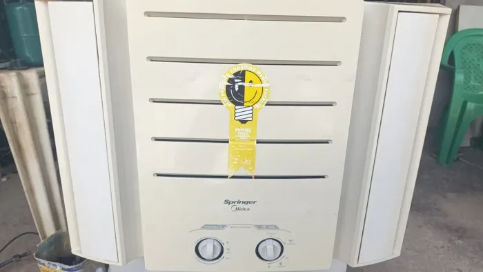 Vendo ar condicionado Springer 220 volts/7500 BTUs