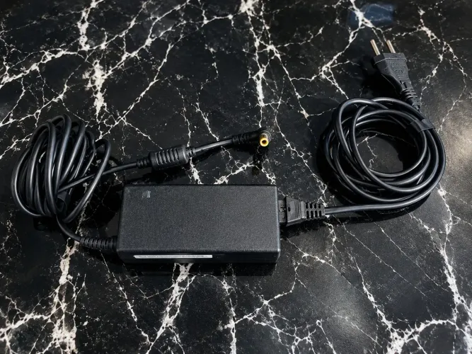 Carregador de Notebook lite-on