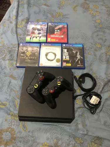 Ps4 slim 