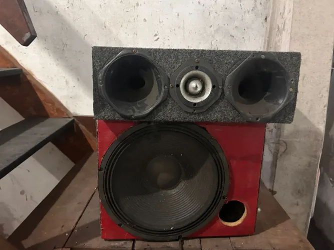 Som Automotivo Completo - Caixa Trio (Keybass 15" + Stetsom SPL3000 + Cornetas)