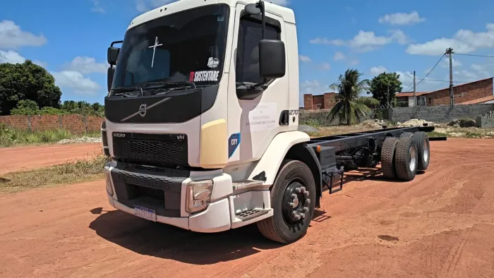 Volvo VM 270 City 6x2R 2022/2022 - No Chassi - Único Dono com NF