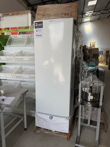 Freezer vertical Fricom novo