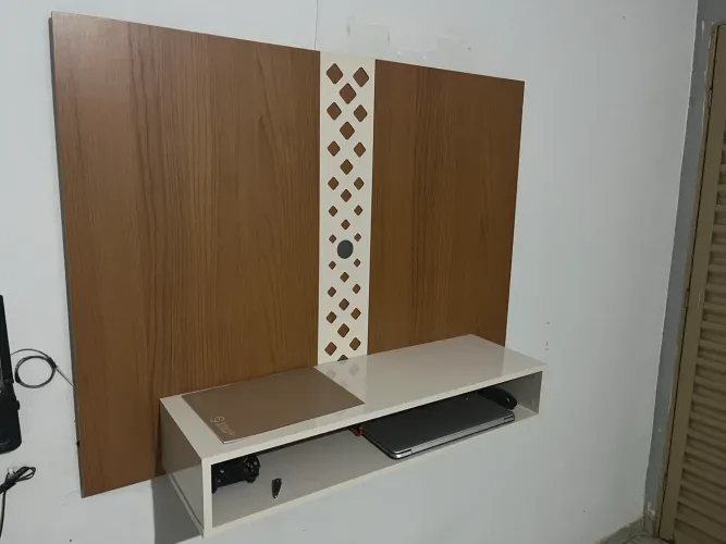 Painel para TV moderno + prateleira - novo, já montado