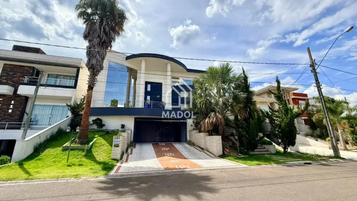 CASA DE LUXO EM CONDOMÍNIO COM SEU PRÓPRIO RESORT E ENTRETENIMENTO
