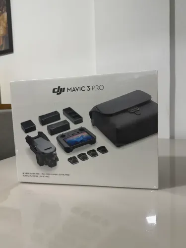DJI Mavic 3 Pro Fly More Combo