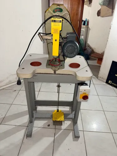 Máquina de ilhós