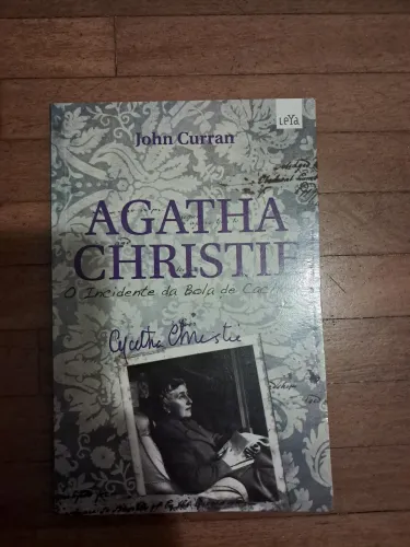 Dois livros agatha christie "a captura de cérbero" e "o incidente da bola de cachorro"