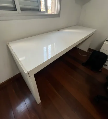 Cama solteiro e bancada