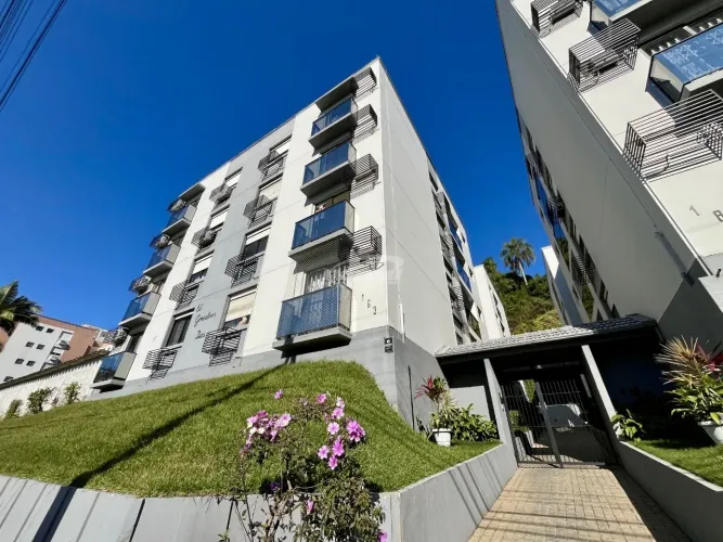 Apartamento no bairro Vila Nova. O imóvel possui 150m² distribuídos em 3 quartos, sala de