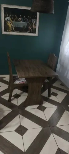 Sofá retrátil R$ 500,00 ? mesa com duas cadeiras R$ 200,00