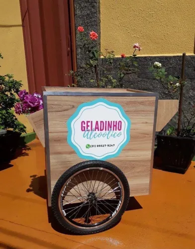 Carrinho comercial em madeira - EXCELENTE OPORTUNIDADE