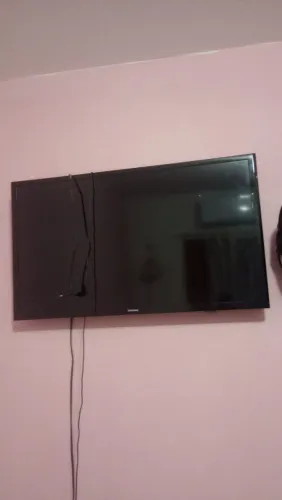 Vendo tv 32 polegadas obs: não é smart.