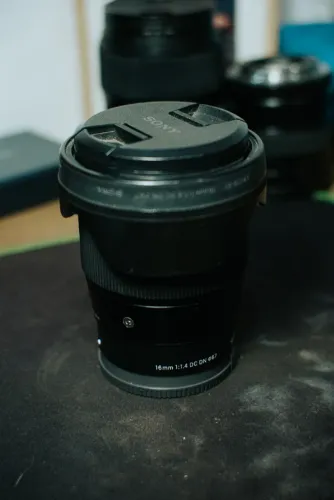 Sigma 16mm f/1.4 DC DN Sony E - Impecável + Completa