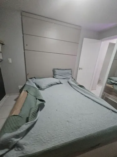 Cabeceira e cama