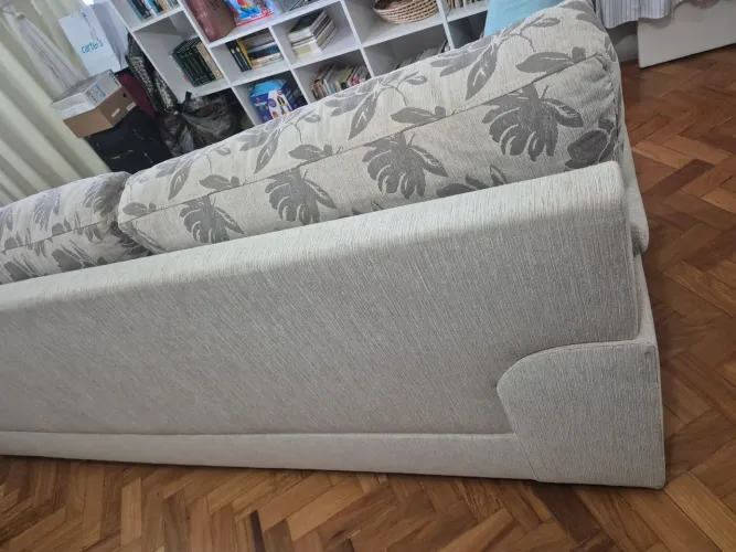 Sofá de três lugares lindo e perfeito!